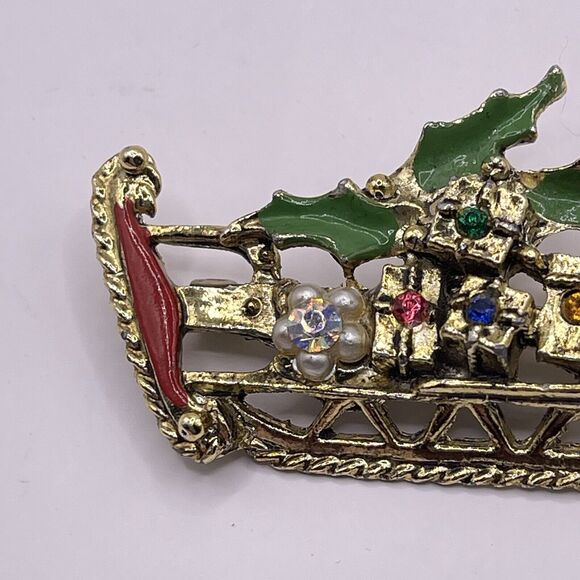 Vintage Christmas Sled Santa's Sleigh Pin Brooch Presents Enamel Rhinestone Gold - Picture 3 of 7